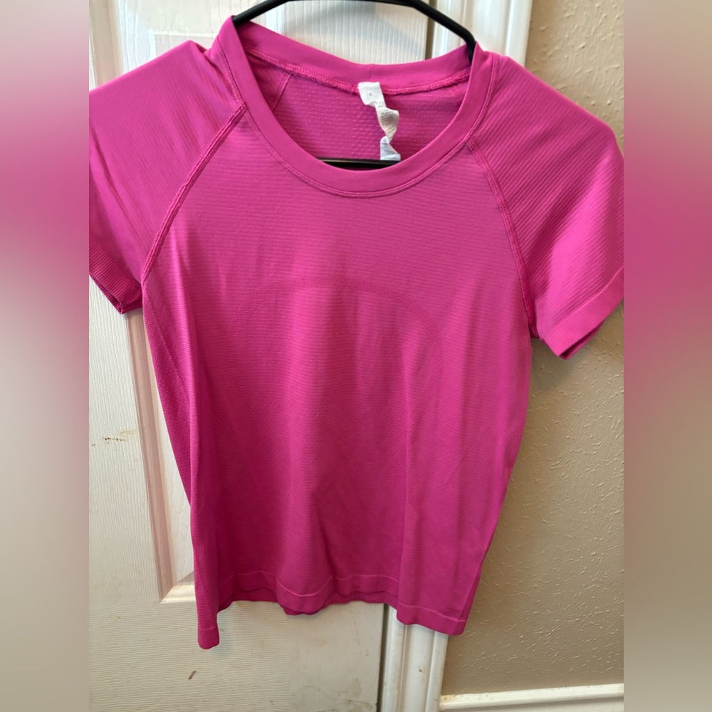 Lululemon pink top